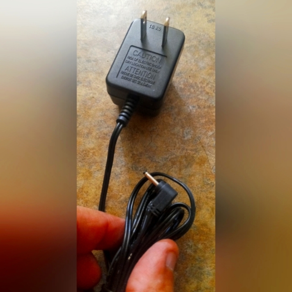 Universal Black /Accessory AC Wall Charger - Black